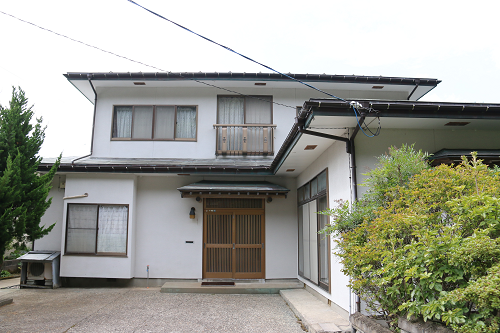 写真:空き家活用住宅(小入川)外観