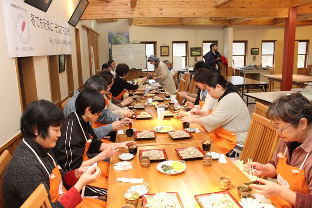 写真:そば打ち交流会2