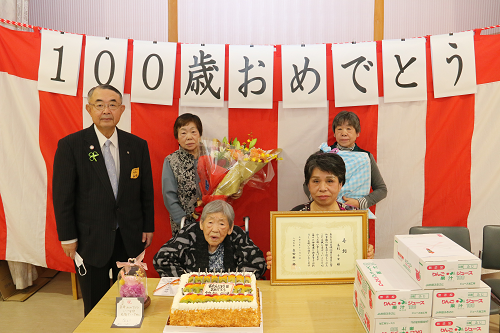 写真：高杉チセさん100歳
