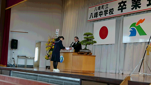 八峰中卒業式３
