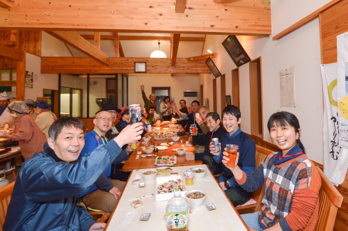 写真:地元の人や移住者と交流会