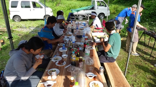 写真:体験のあとは八峰町の食材でBBQ(第5回移住ツアー)
