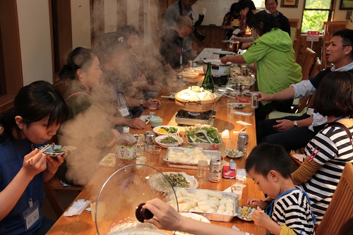 写真:食事の様子