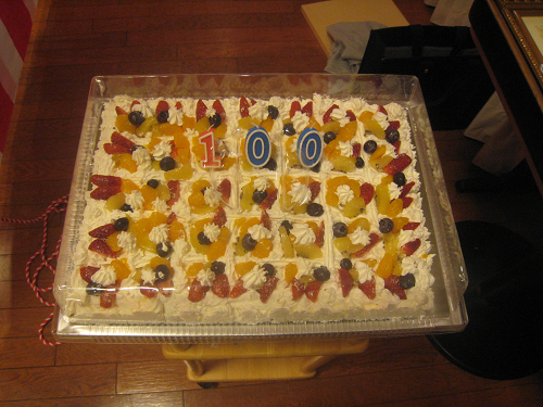 写真:100歳のバースデーケーキ