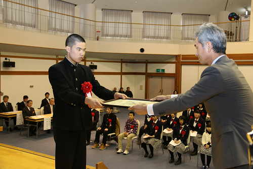 写真:教育委員会賞スポーツ部門を受賞する様子