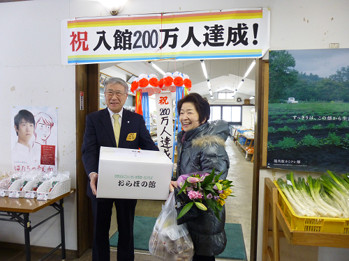 写真:小林とし子さんと町長2ショット