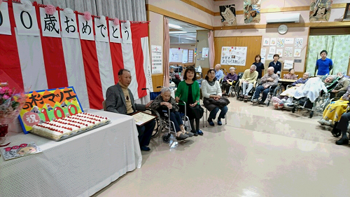 写真:高杉マツエさん百歳祝贈呈式2