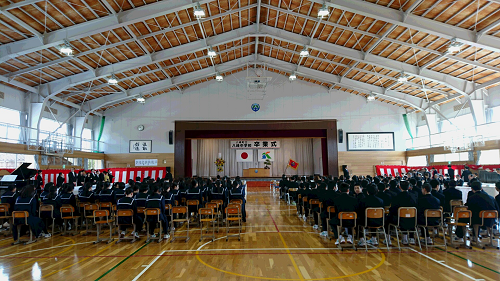 写真:八峰中全校生徒