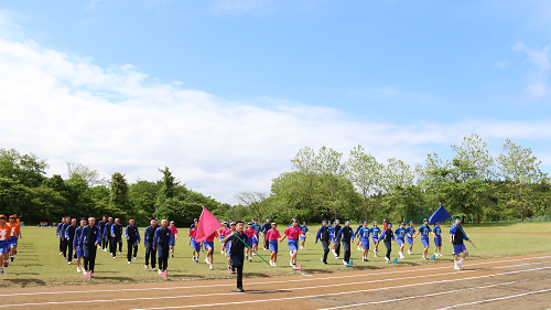 写真:各組が足踏みしている