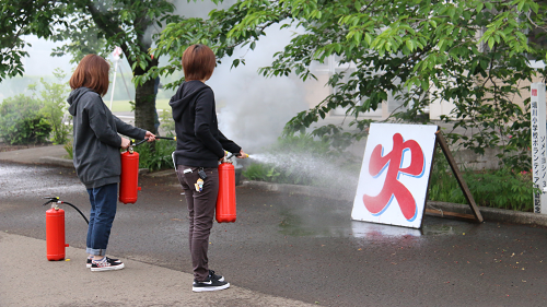 写真:消火訓練中