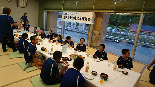 写真:祝賀会の様子