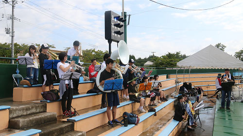 写真:吹奏楽の応援