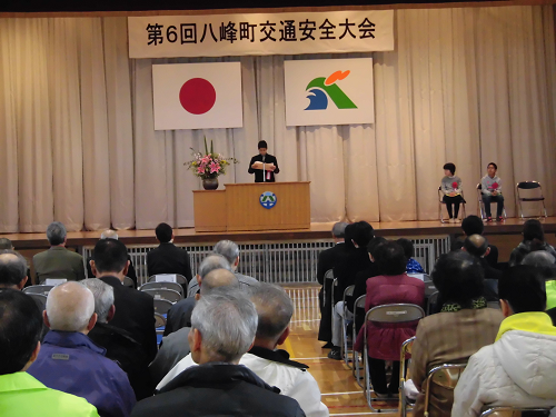 写真:小学生優秀作文の発表