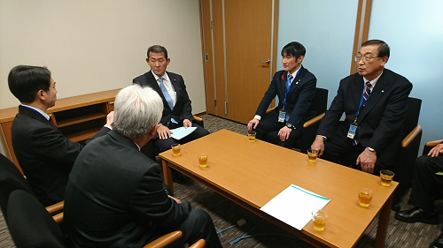 写真:秋田県選出国会議員への要望