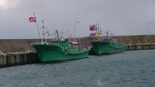 写真:緑の船2隻