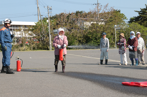 写真:防災訓練消火訓練