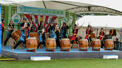 写真:象潟九十九島太鼓の演奏