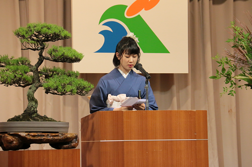 写真:富岳彰子さん成人の誓い