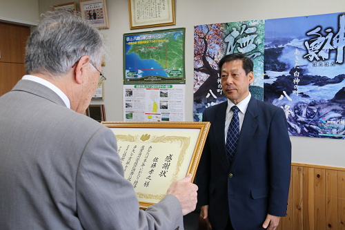 写真:佐藤孝之氏へ感謝状1